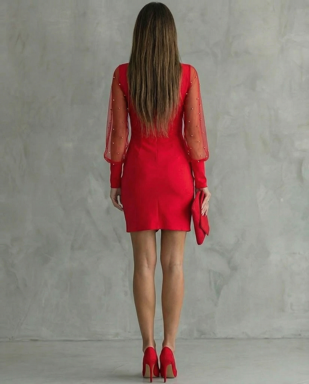 Elena · Robe à épaules dénudées et manches longues